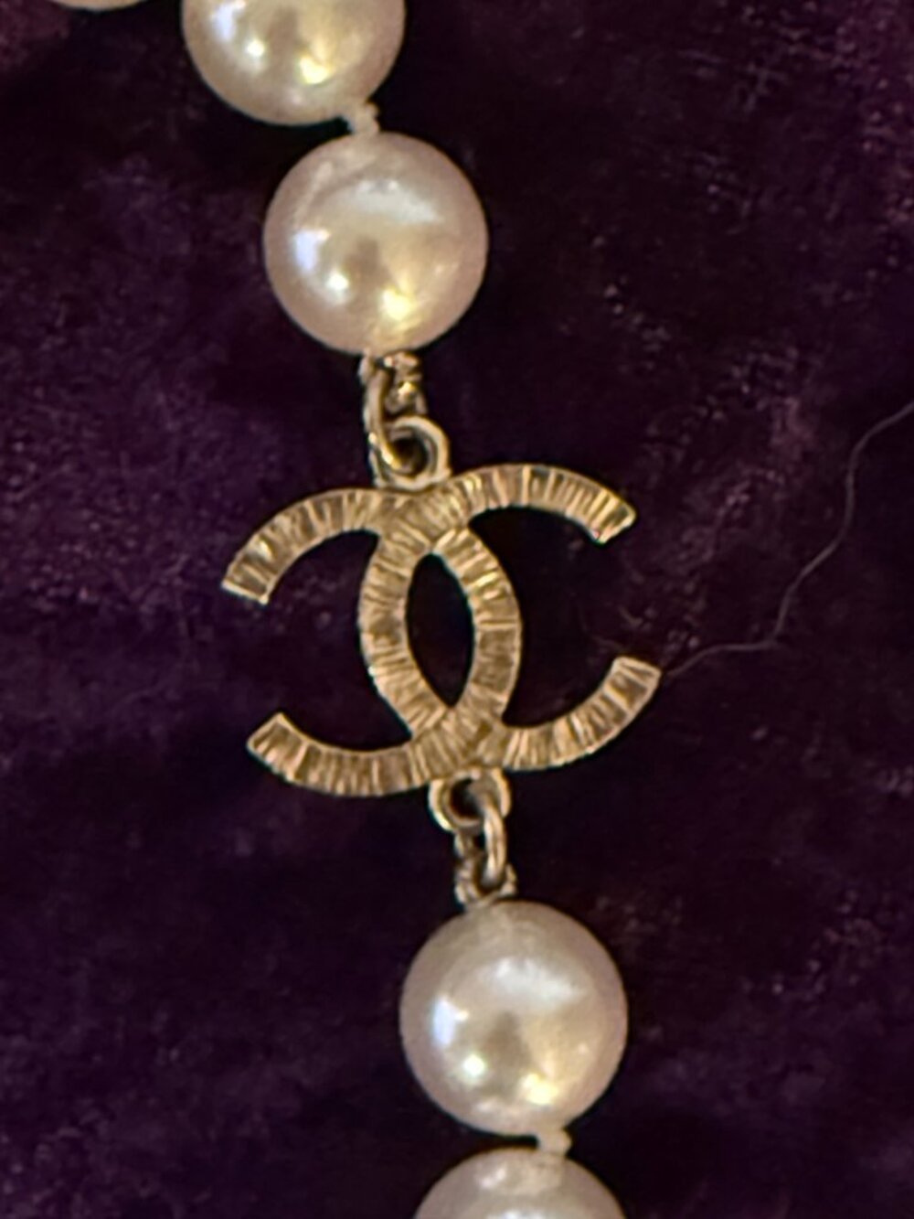 Chanel Faux Pearl CC Choker Necklace Gold Tone Logo Adjustable Excellent Conditi - Picture 2 of 6